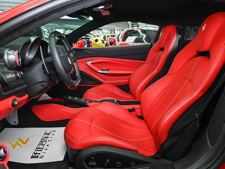 Фото 8 - Ferrari F8