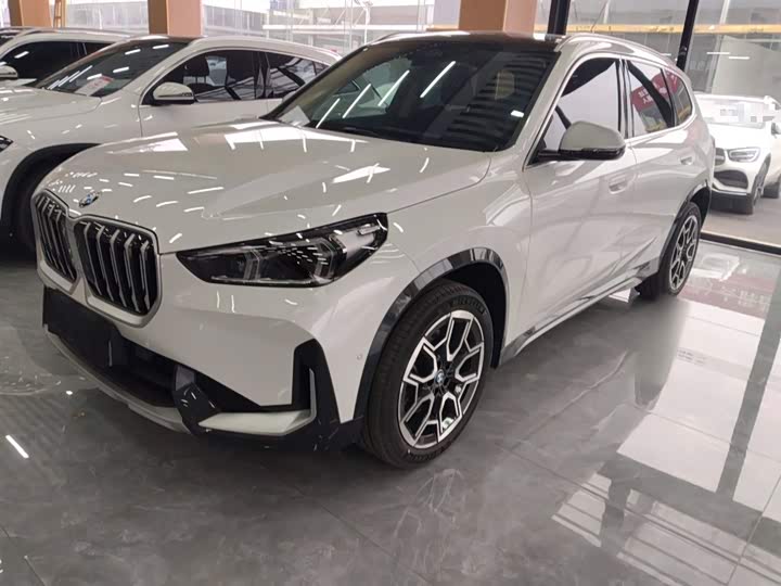 Фото 2 - BMW X1