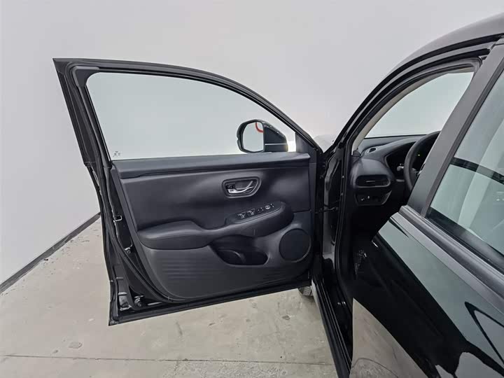 Фото 8 - Honda HR-V