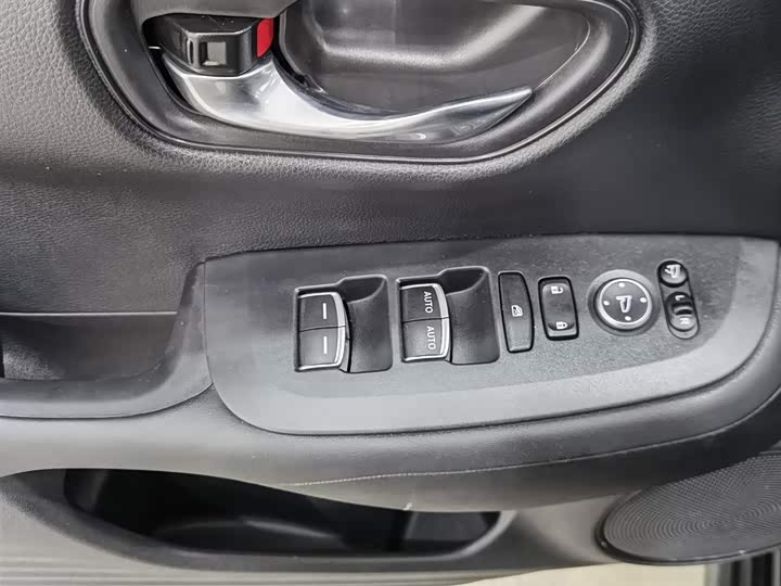 Фото 9 - Honda HR-V