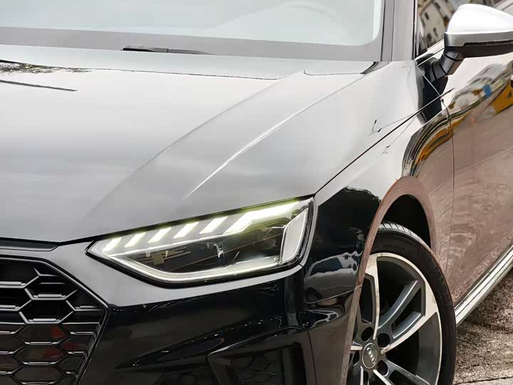 Фото 2 - Audi A4L