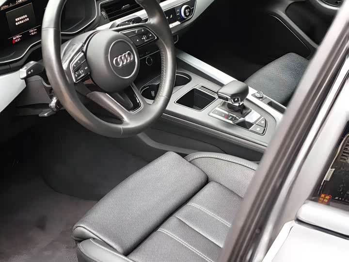 Фото 3 - Audi A4L