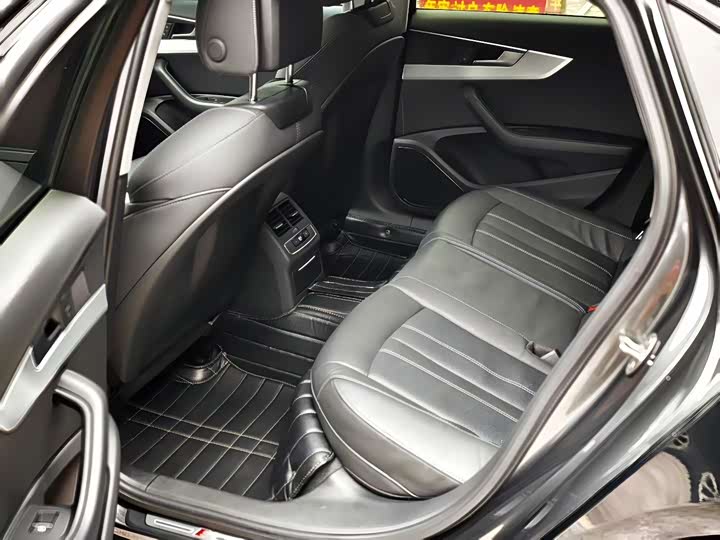 Фото 7 - Audi A4L