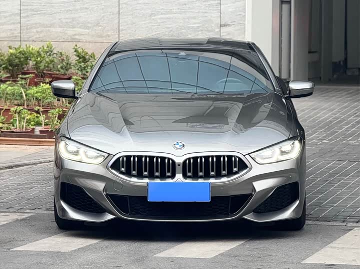 Фото 2 - BMW 8 Series