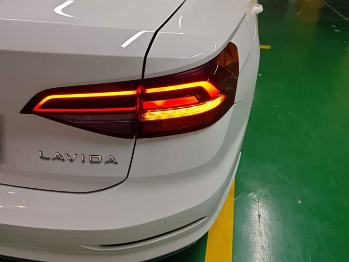 Фото 8 - Volkswagen Lavida