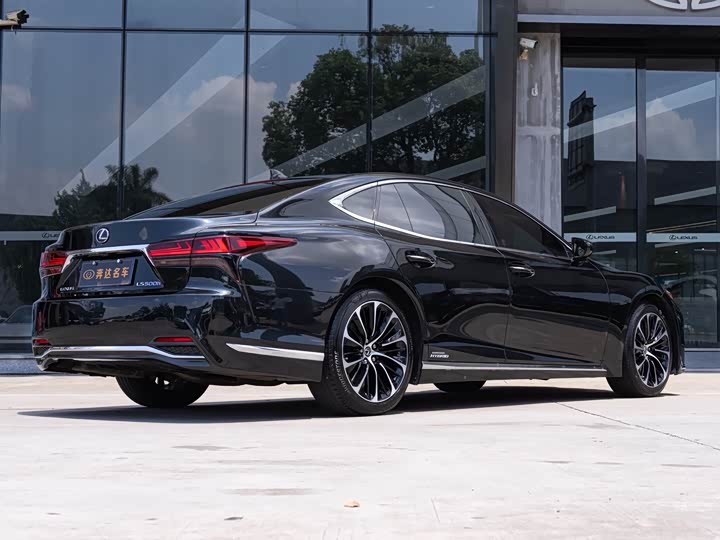 Фото 3 - Lexus LS