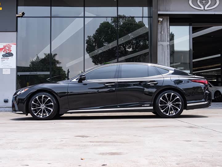 Фото 4 - Lexus LS