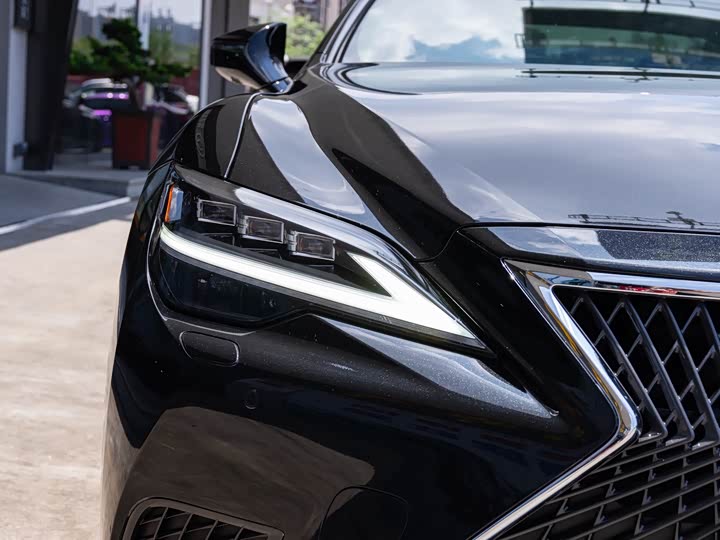 Фото 6 - Lexus LS