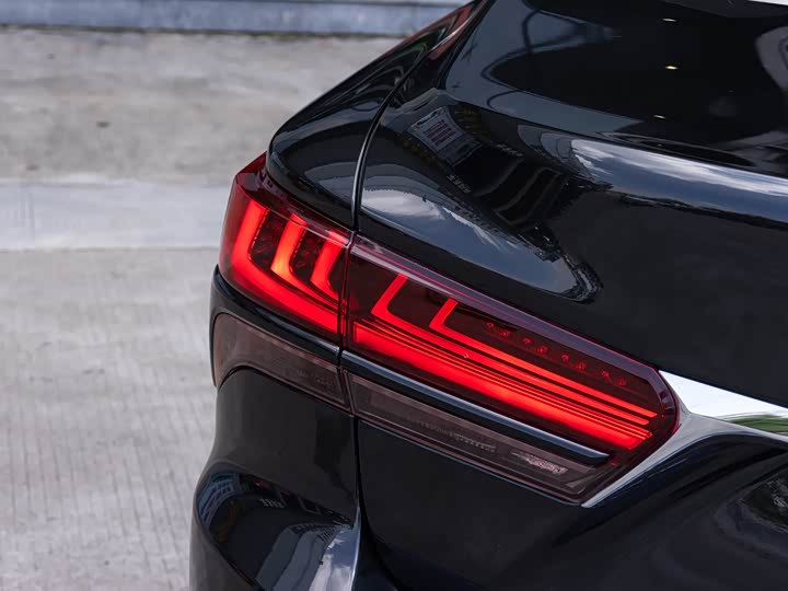 Фото 7 - Lexus LS