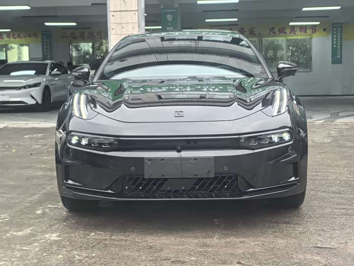 Фото 1 - Zeekr 001