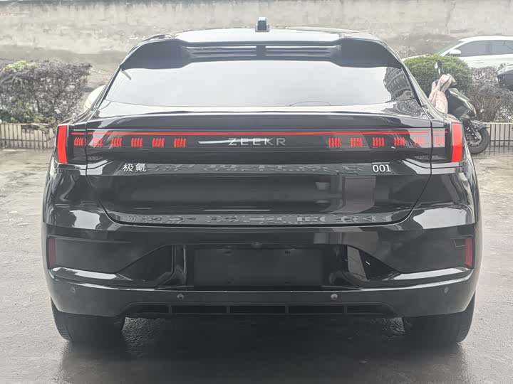 Фото 3 - Zeekr 001