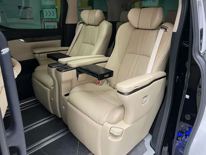 Фото 7 - Toyota Vellfire