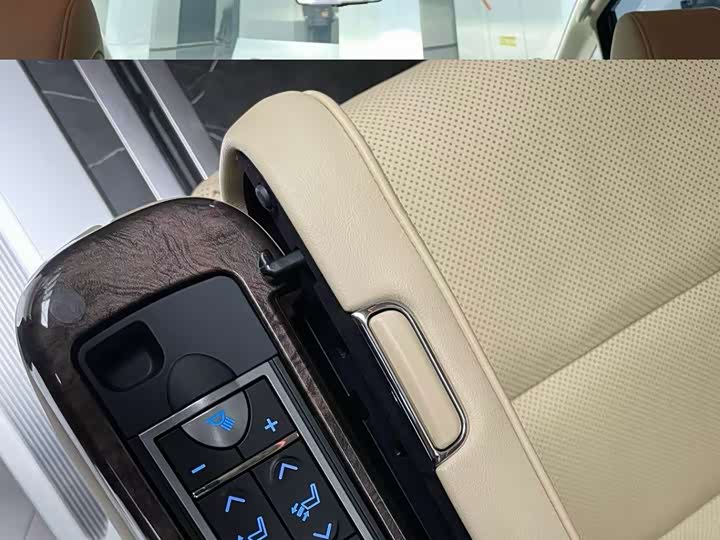 Фото 9 - Toyota Vellfire