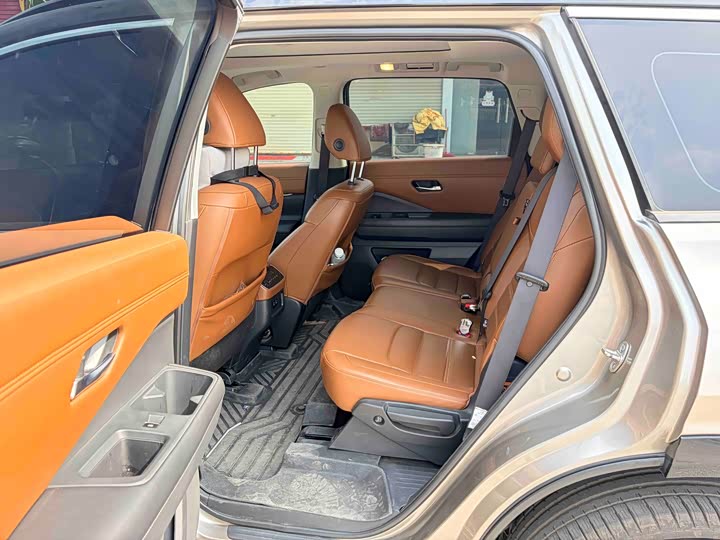 Фото 4 - Nissan Pathfinder