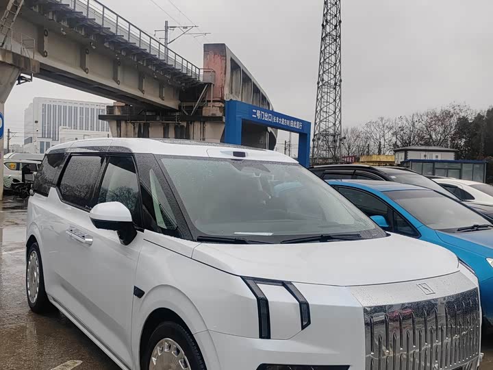 Фото 2 - Zeekr 009