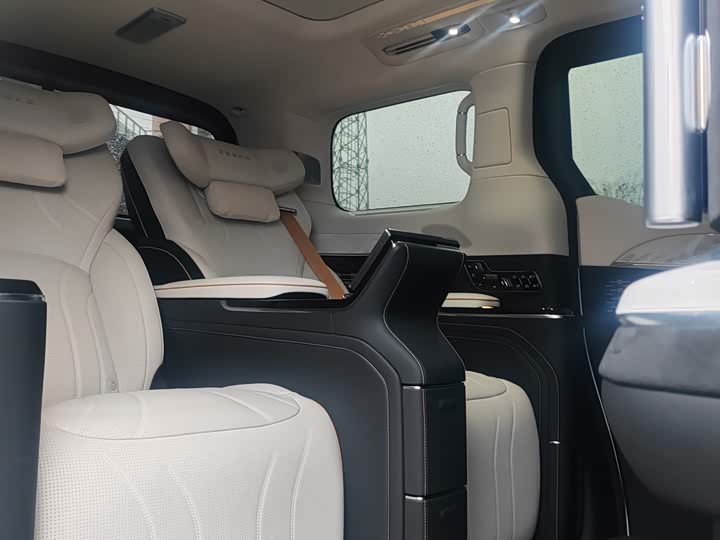 Фото 5 - Zeekr 009