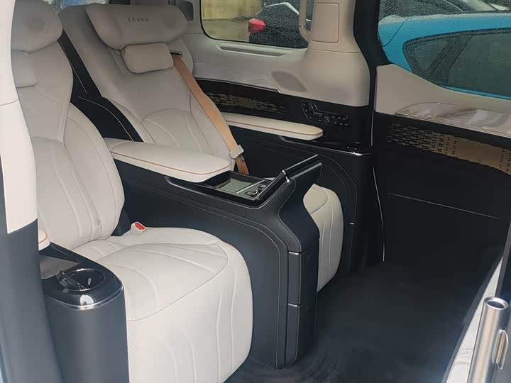 Фото 7 - Zeekr 009