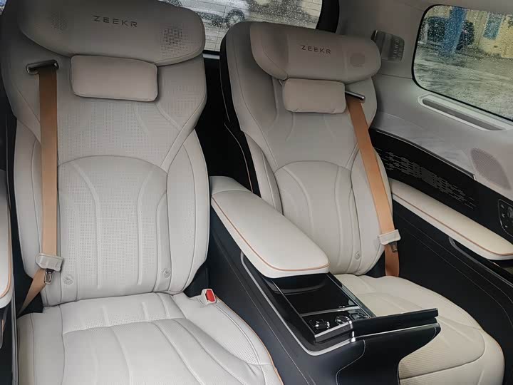 Фото 8 - Zeekr 009