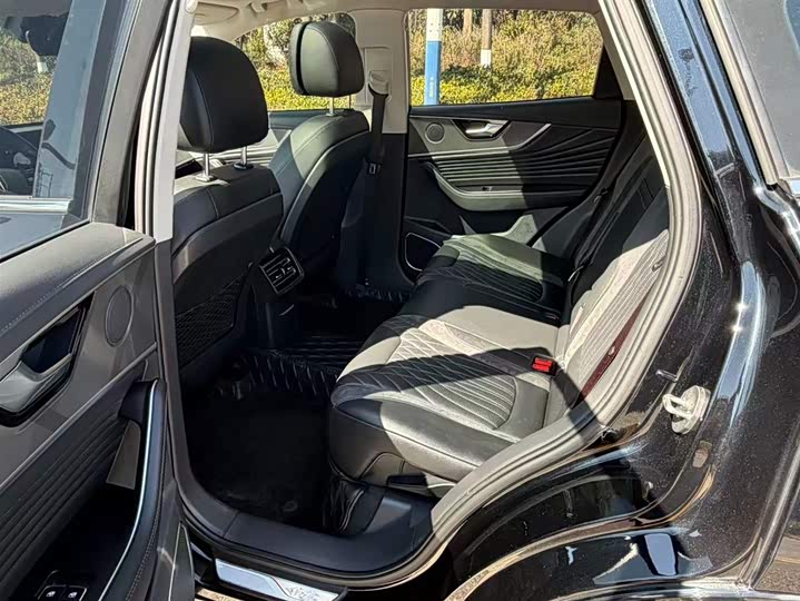 Фото 6 - Hongqi HS5