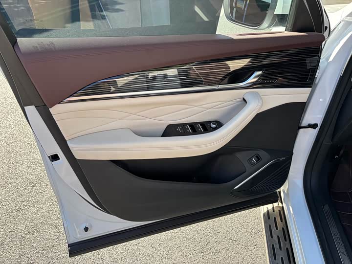 Фото 8 - Geely Monjaro