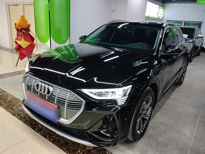 Фото 1 - Audi e-tron