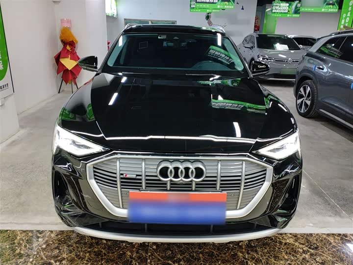 Фото 3 - Audi e-tron