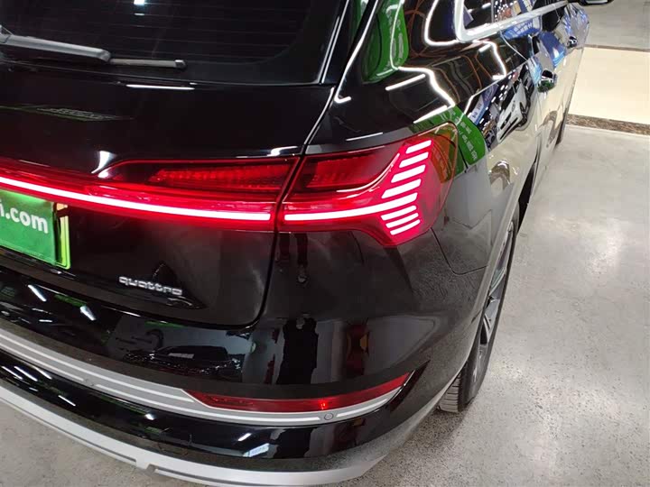 Фото 8 - Audi e-tron