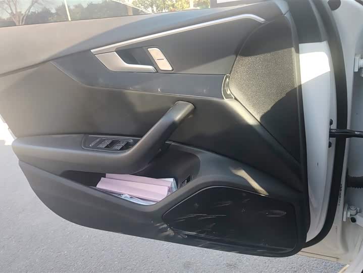 Фото 7 - Audi A4L