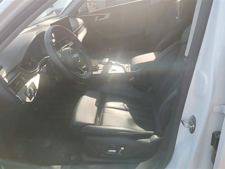 Фото 9 - Audi A4L