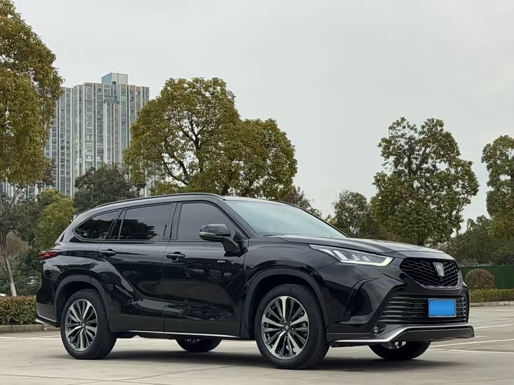 Фото 3 - Toyota Crown Kluger