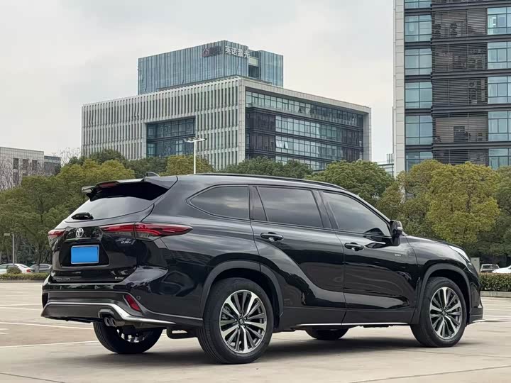 Фото 4 - Toyota Crown Kluger