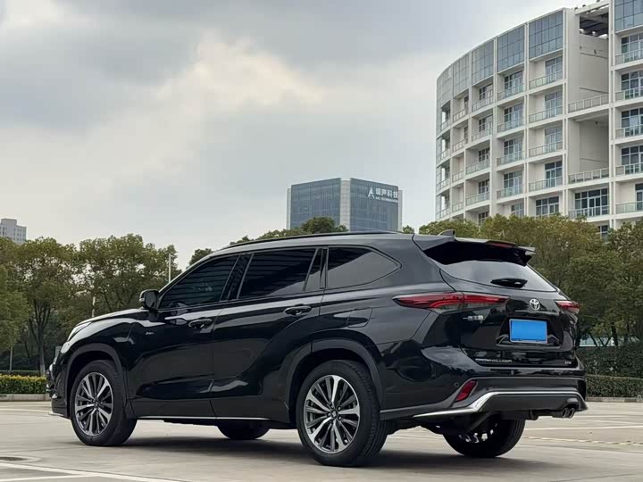 Фото 6 - Toyota Crown Kluger