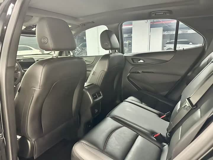 Фото 3 - Chevrolet Equinox