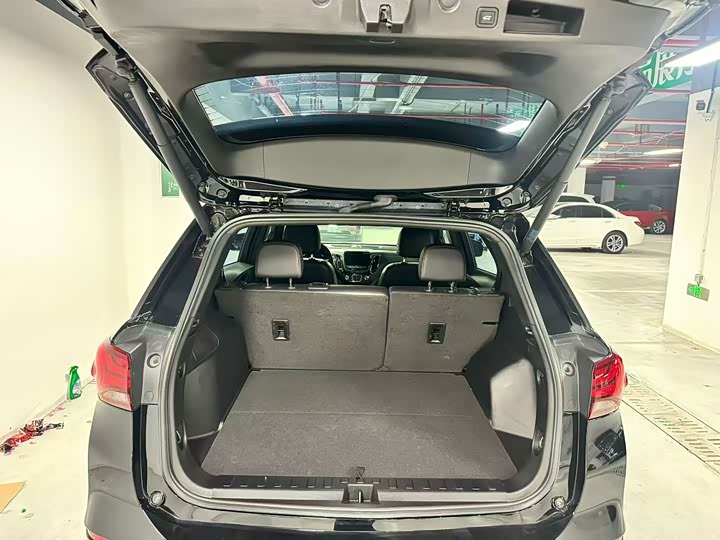 Фото 4 - Chevrolet Equinox