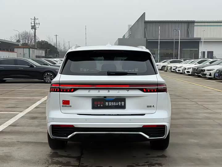 Фото 4 - Geely Monjaro