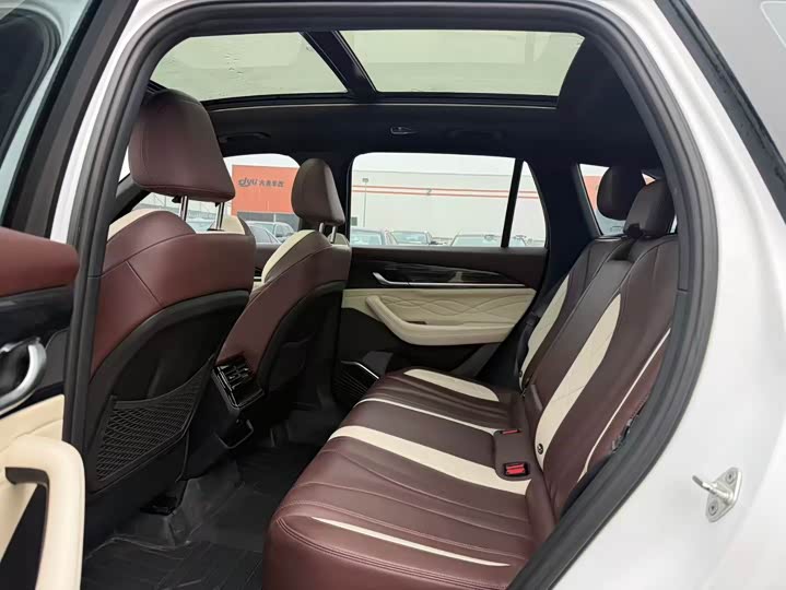 Фото 6 - Geely Monjaro