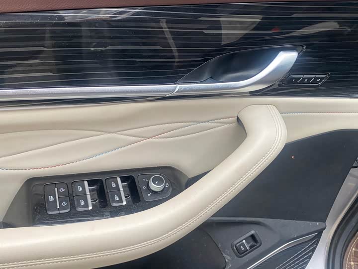 Фото 5 - Geely Monjaro