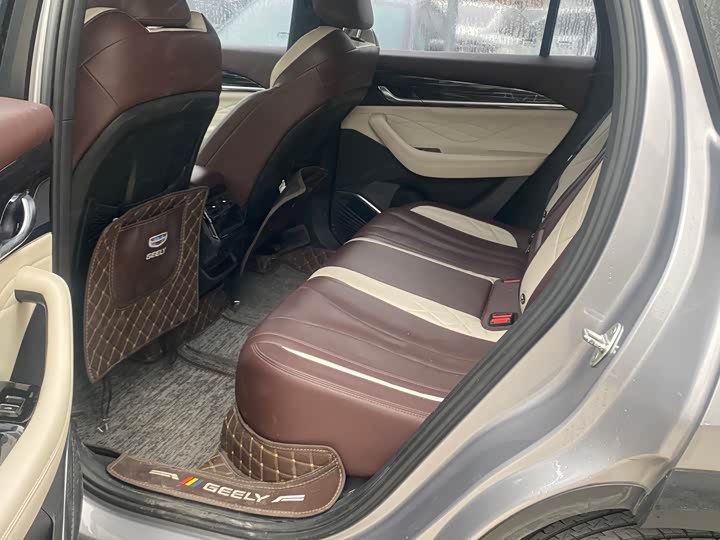 Фото 6 - Geely Monjaro