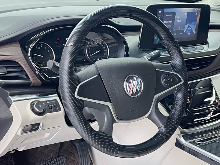 Фото 6 - Buick GL8 ES