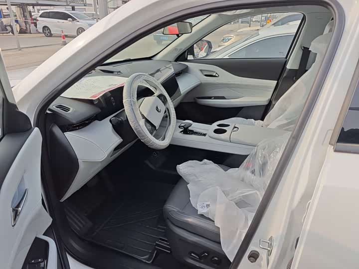 Фото 7 - Changan UNI-Z Hybrid