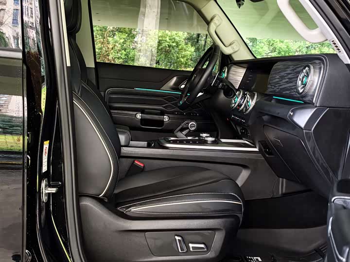 Фото 9 - Tank 300