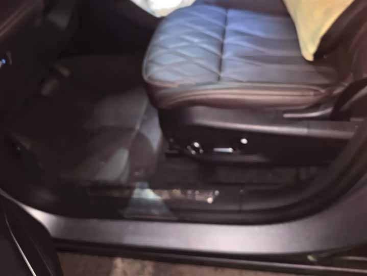 Фото 9 - Geely Monjaro