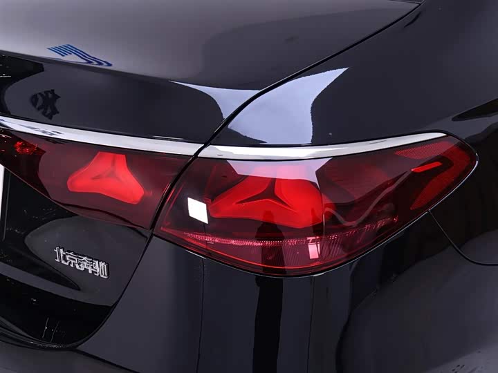 Photo 9 - Mercedes-Benz E-Class