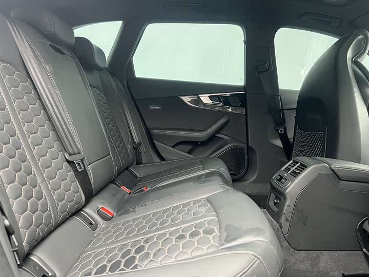 Фото 9 - Audi RS 4