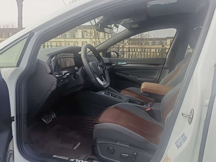 Фото 8 - Volkswagen Golf