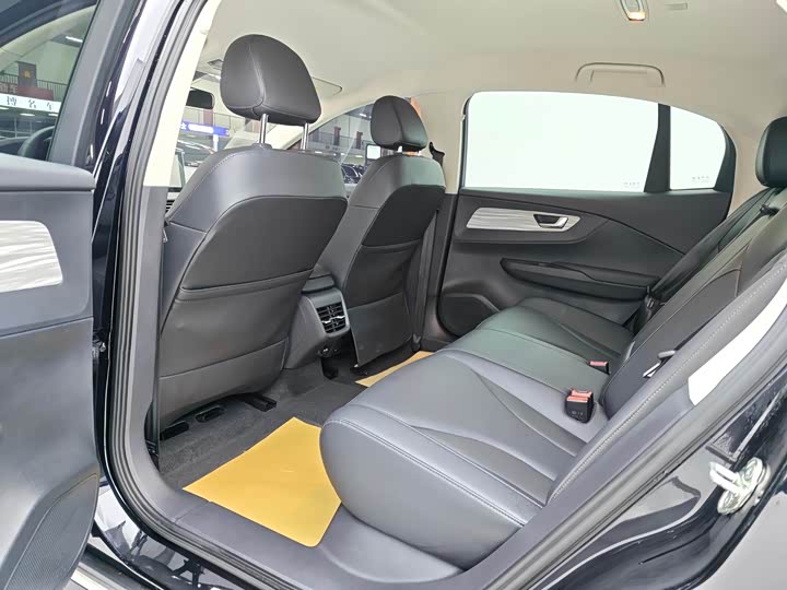 Фото 3 - Hongqi E-QM5