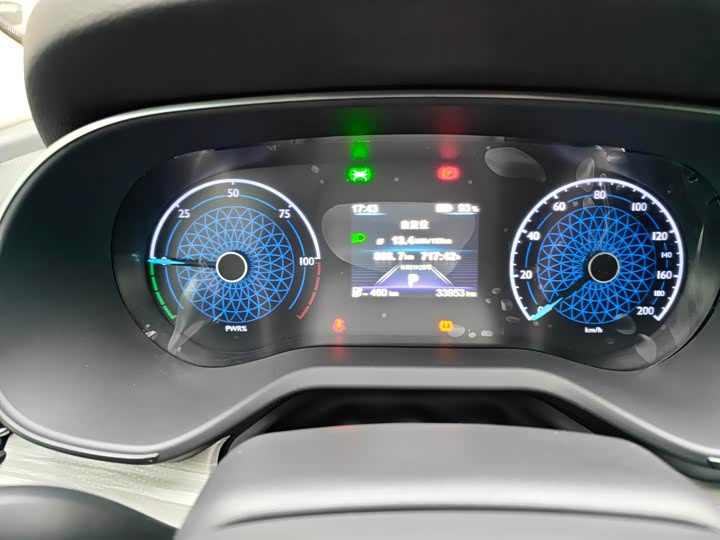 Фото 7 - Hongqi E-QM5