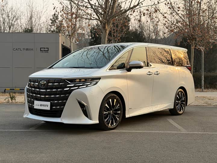 Фото 1 - Toyota Alphard