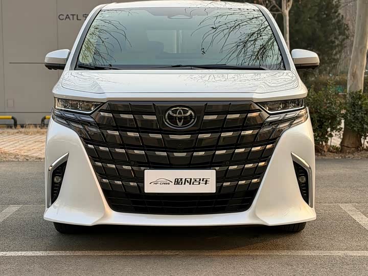 Фото 2 - Toyota Alphard