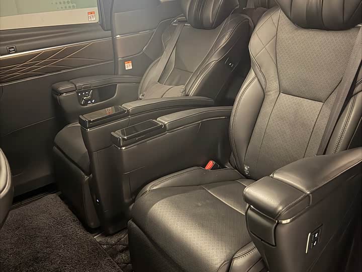 Фото 7 - Toyota Alphard